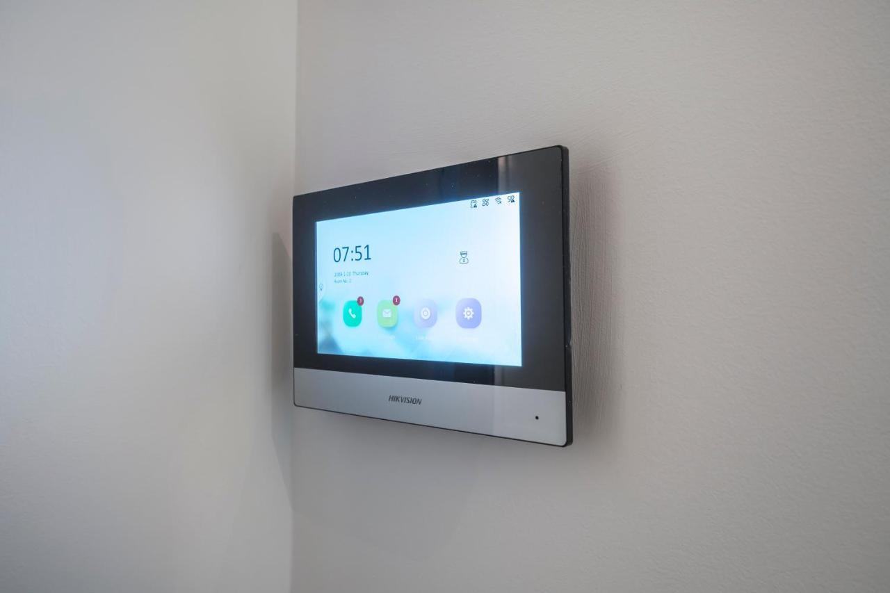Modern, City Centre -2 Bedroom Apartments レディング エクステリア 写真