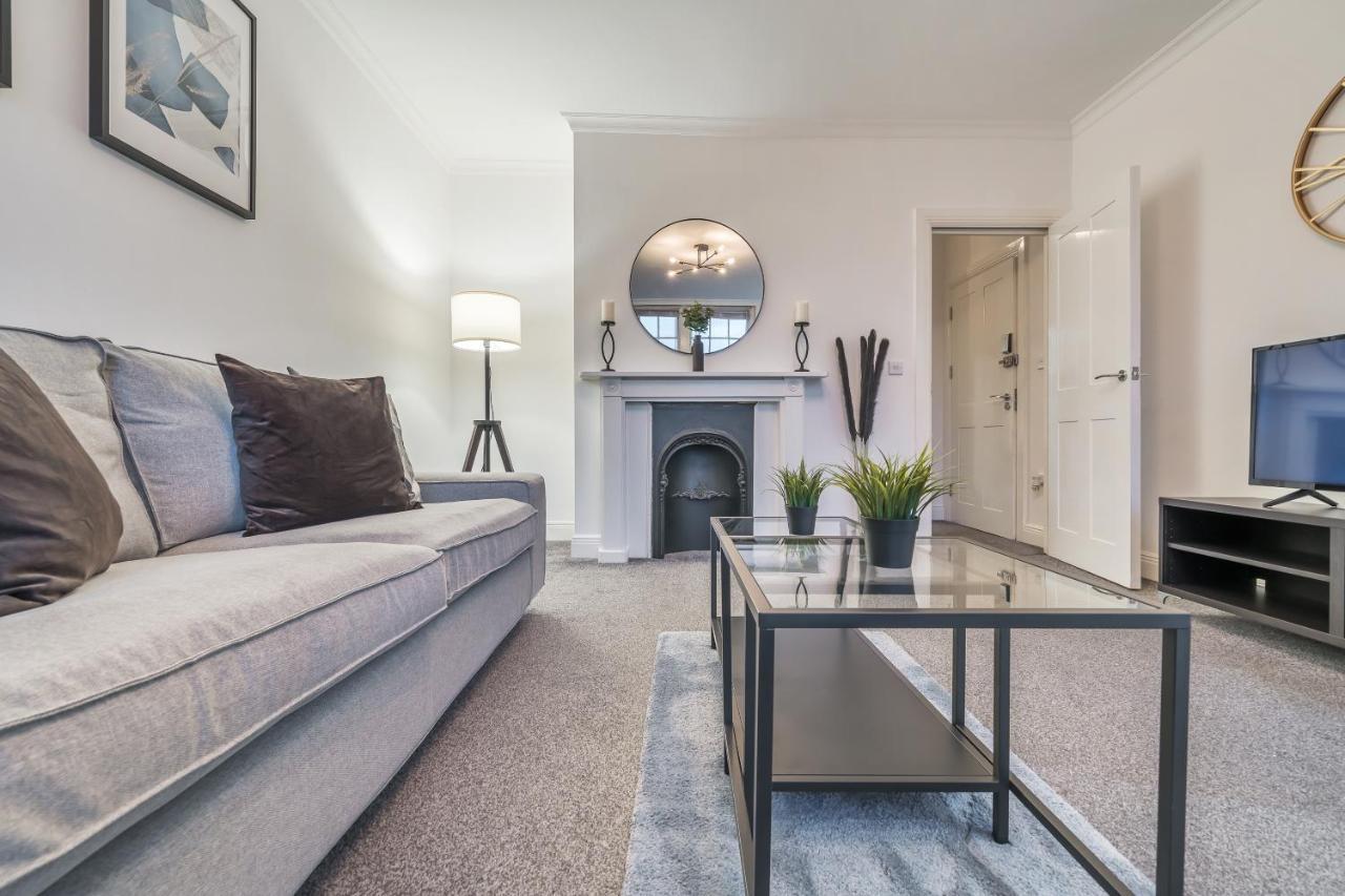 Modern, City Centre -2 Bedroom Apartments レディング エクステリア 写真