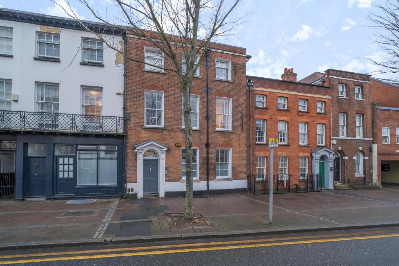 Modern, City Centre -2 Bedroom Apartments レディング エクステリア 写真