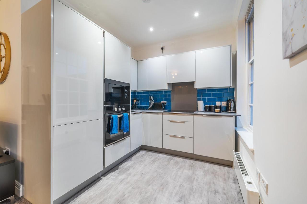 Modern, City Centre -2 Bedroom Apartments レディング エクステリア 写真