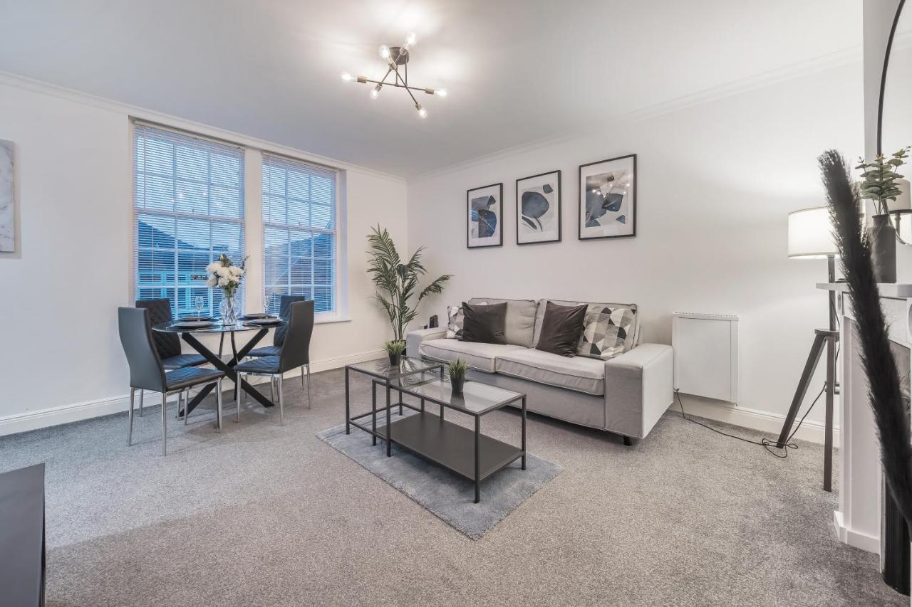 Modern, City Centre -2 Bedroom Apartments レディング エクステリア 写真