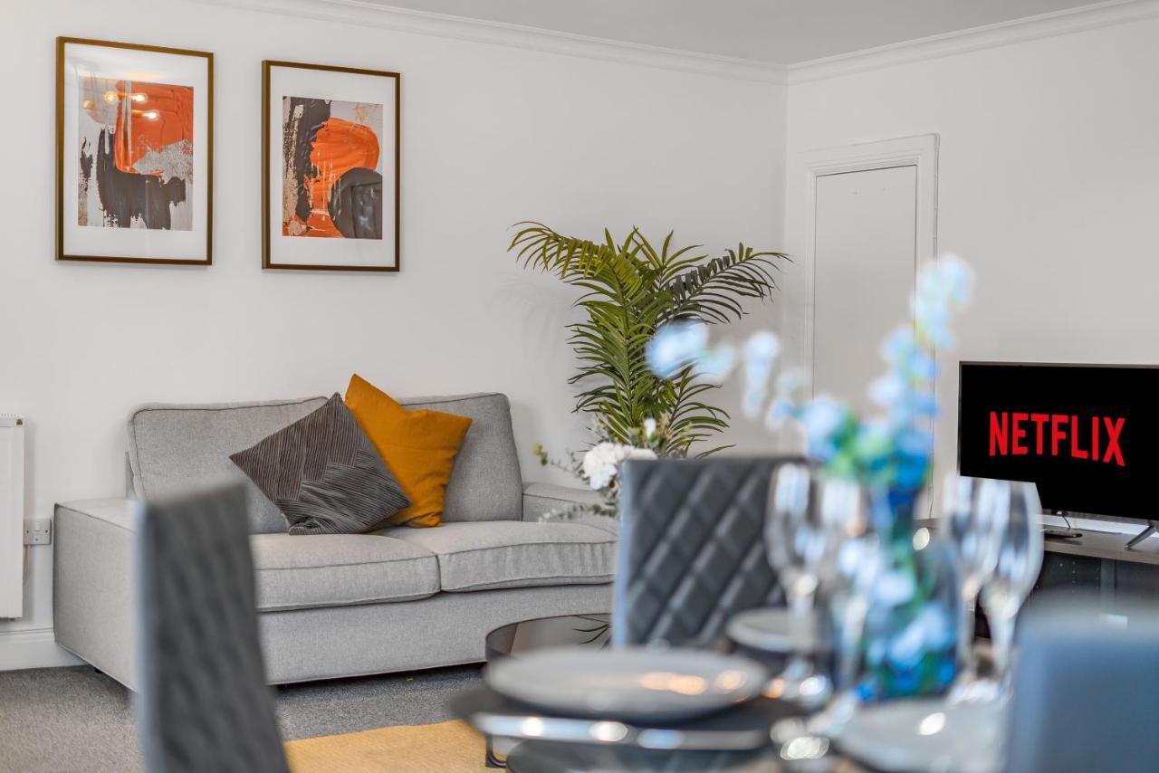 Modern, City Centre -2 Bedroom Apartments レディング エクステリア 写真