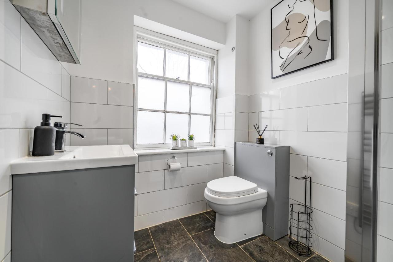 Modern, City Centre -2 Bedroom Apartments レディング エクステリア 写真