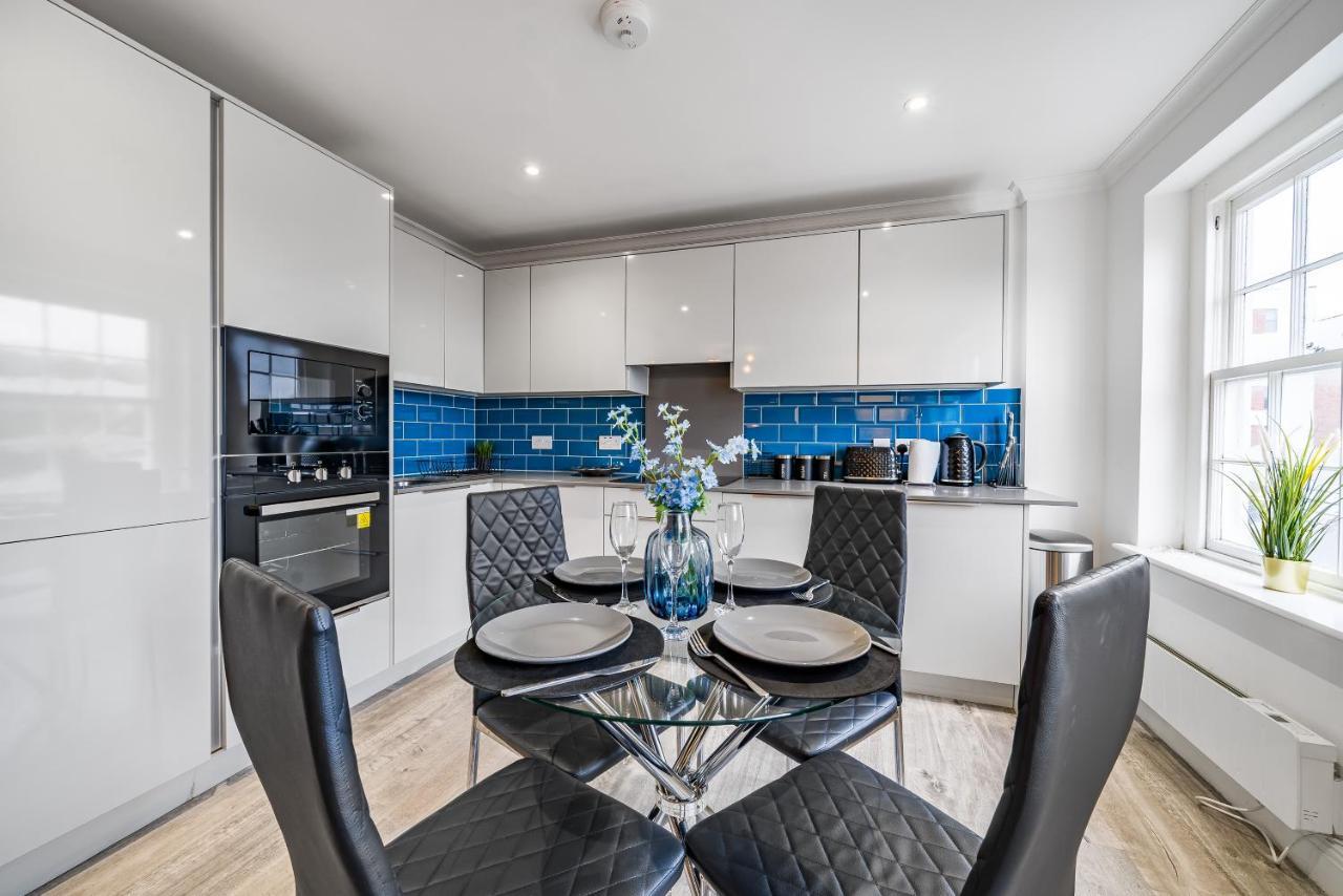 Modern, City Centre -2 Bedroom Apartments レディング エクステリア 写真