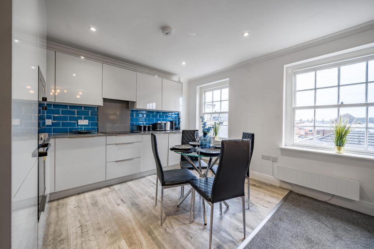 Modern, City Centre -2 Bedroom Apartments レディング エクステリア 写真