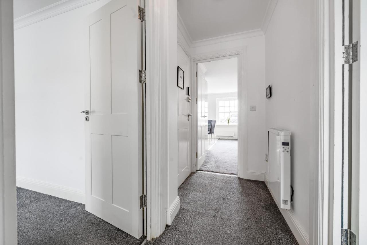 Modern, City Centre -2 Bedroom Apartments レディング エクステリア 写真