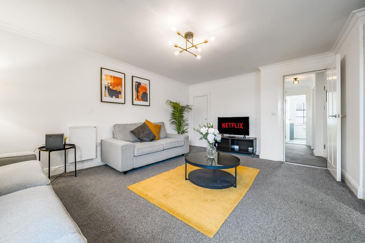Modern, City Centre -2 Bedroom Apartments レディング エクステリア 写真
