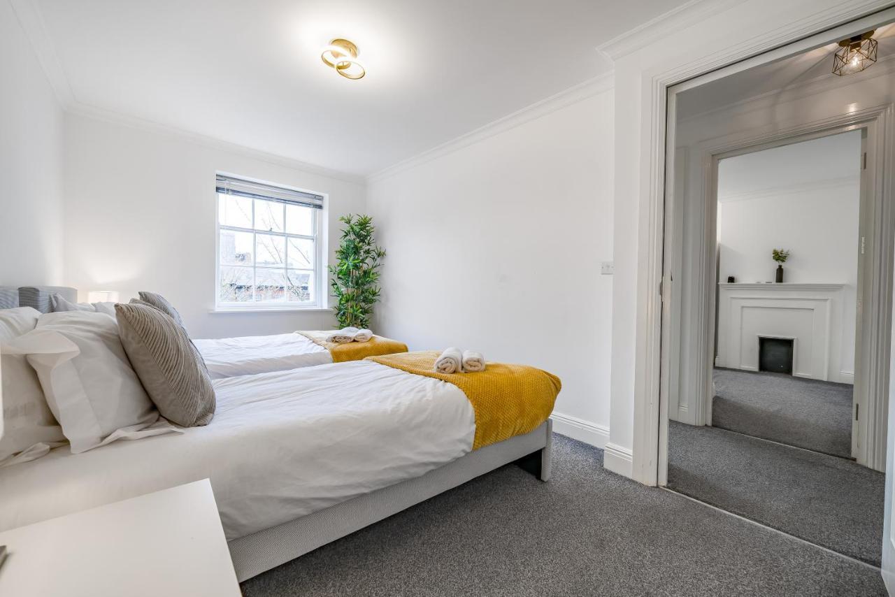 Modern, City Centre -2 Bedroom Apartments レディング エクステリア 写真