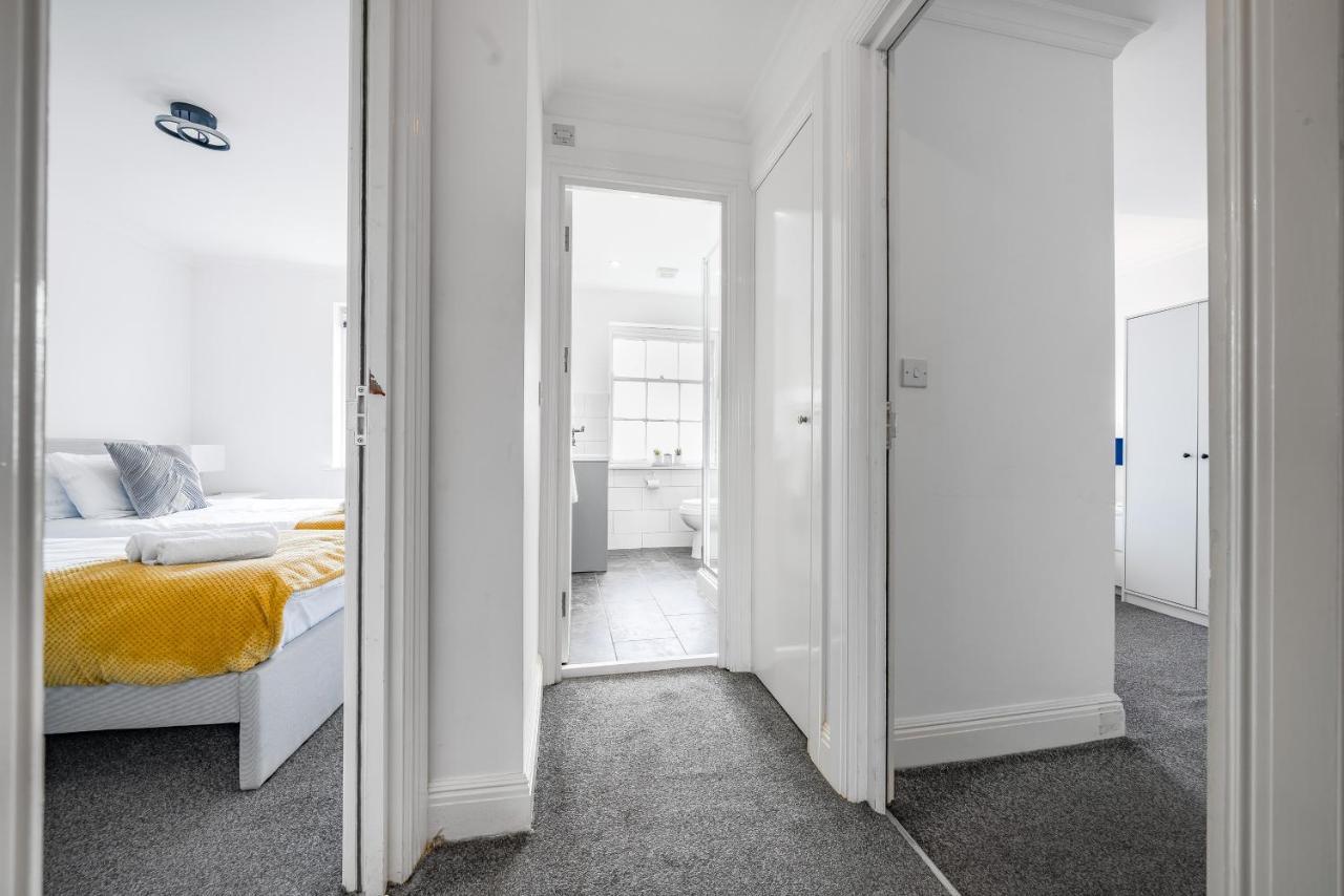 Modern, City Centre -2 Bedroom Apartments レディング エクステリア 写真